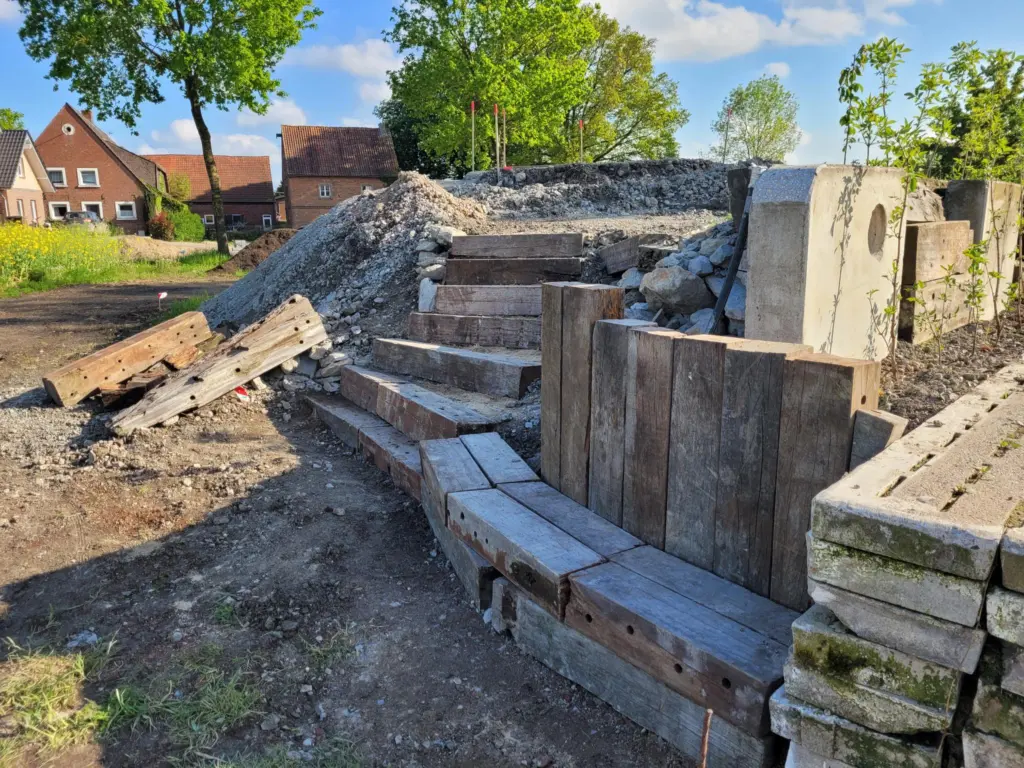 Mauer_links_hinten
